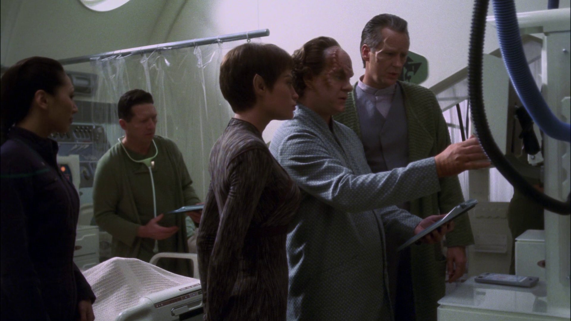 extant_StarTrek_ENT_1x13-DearDoctor_1415.jpg