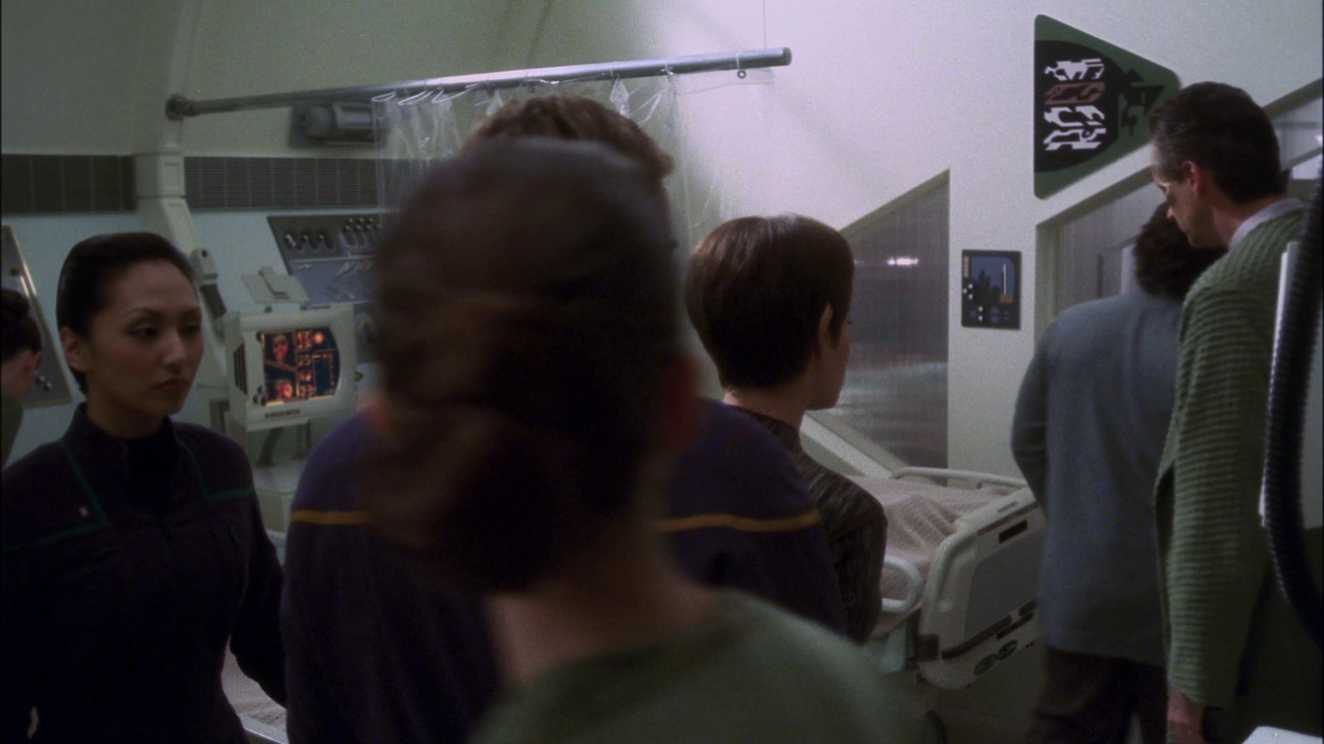 extant_StarTrek_ENT_1x13-DearDoctor_1453.jpg