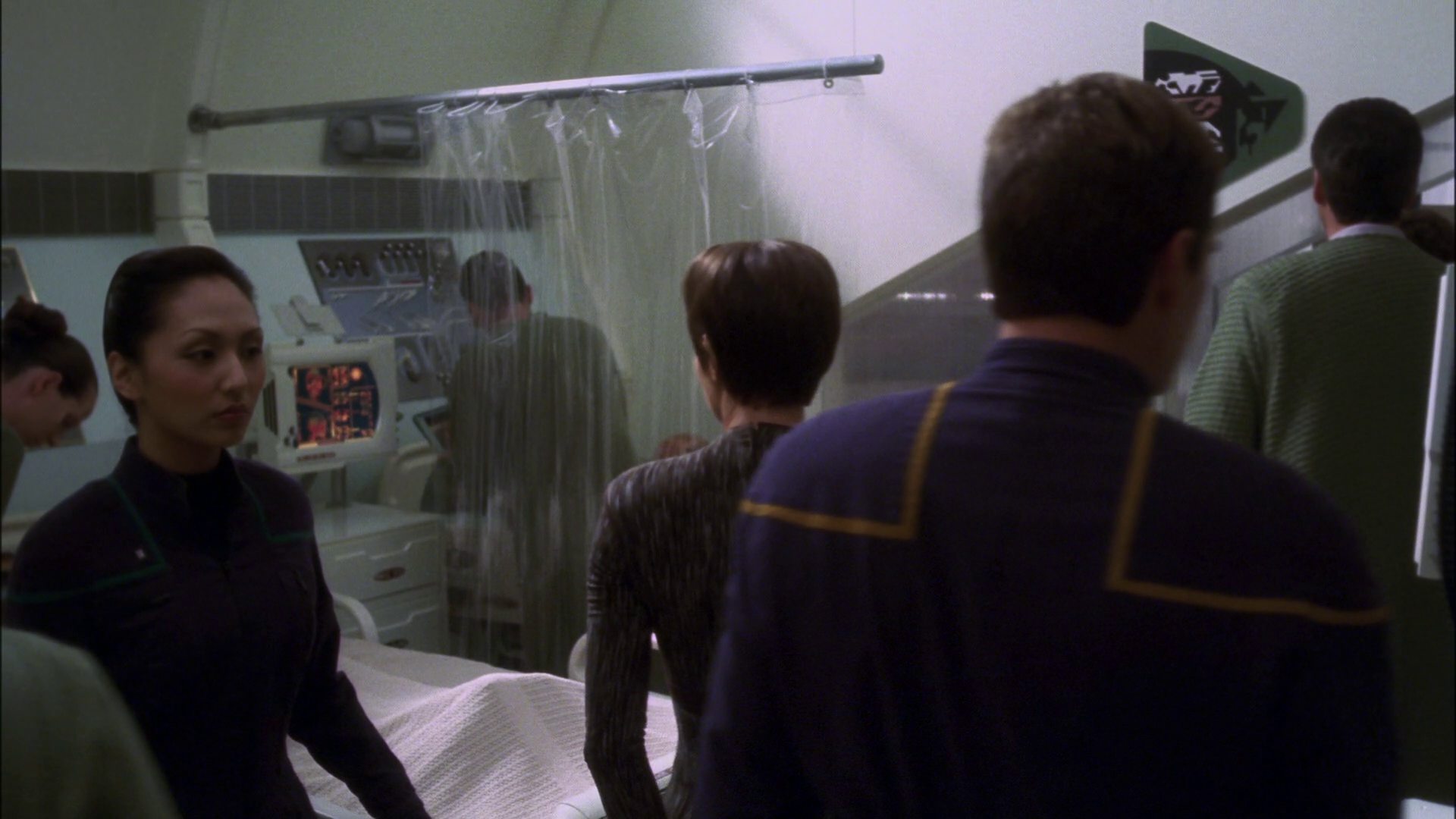 extant_StarTrek_ENT_1x13-DearDoctor_1454.jpg