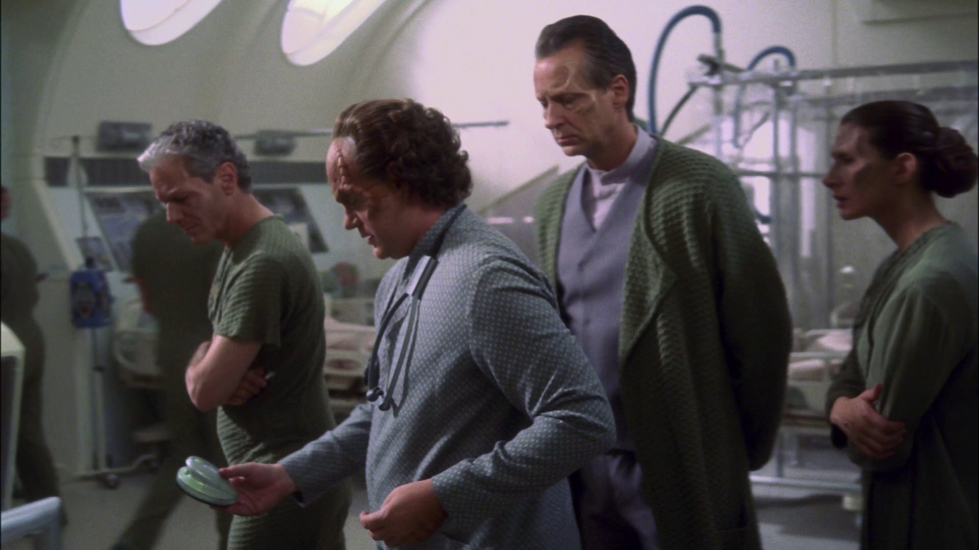 extant_StarTrek_ENT_1x13-DearDoctor_1621.jpg