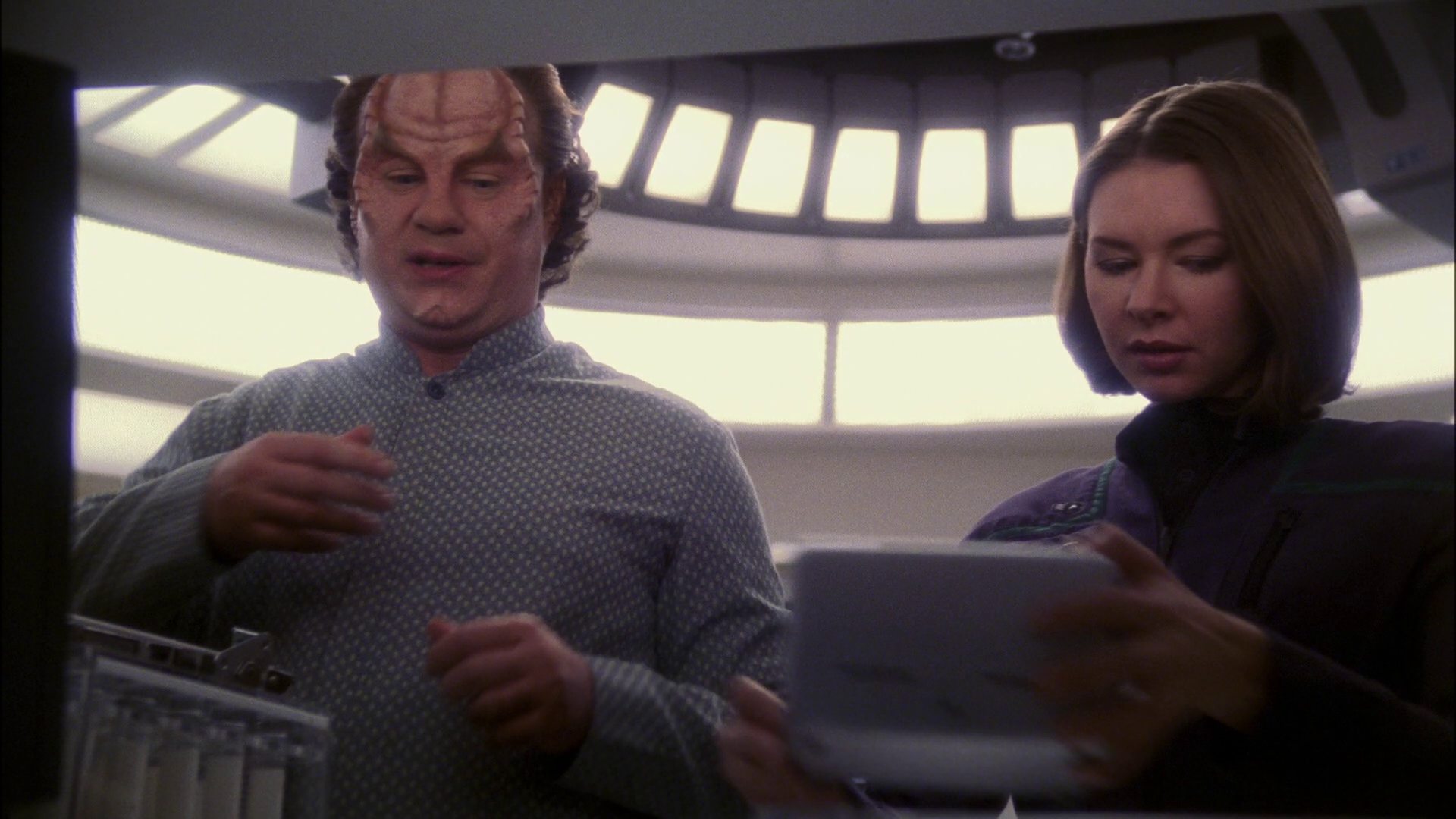 extant_StarTrek_ENT_1x13-DearDoctor_1647.jpg