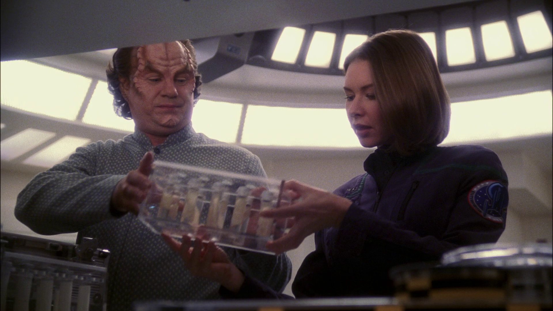 extant_StarTrek_ENT_1x13-DearDoctor_1664.jpg