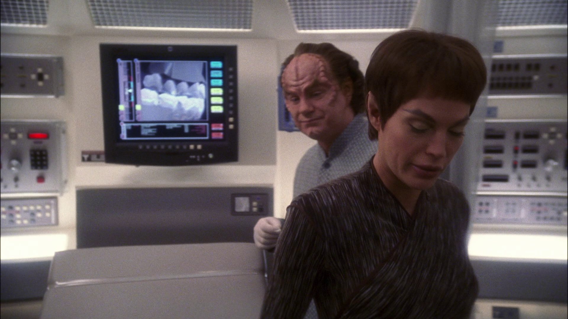 extant_StarTrek_ENT_1x13-DearDoctor_1710.jpg