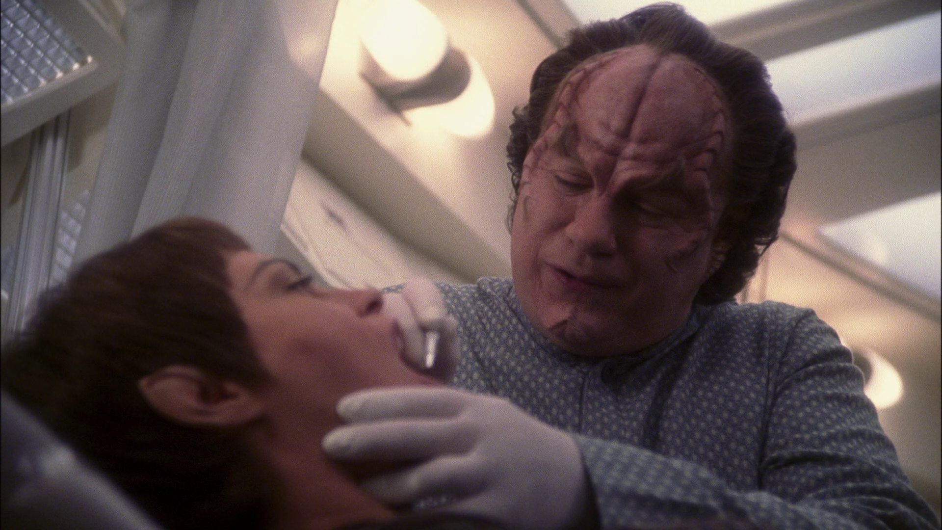 extant_StarTrek_ENT_1x13-DearDoctor_1753.jpg
