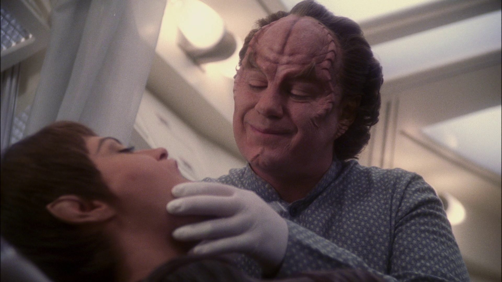 extant_StarTrek_ENT_1x13-DearDoctor_1835.jpg