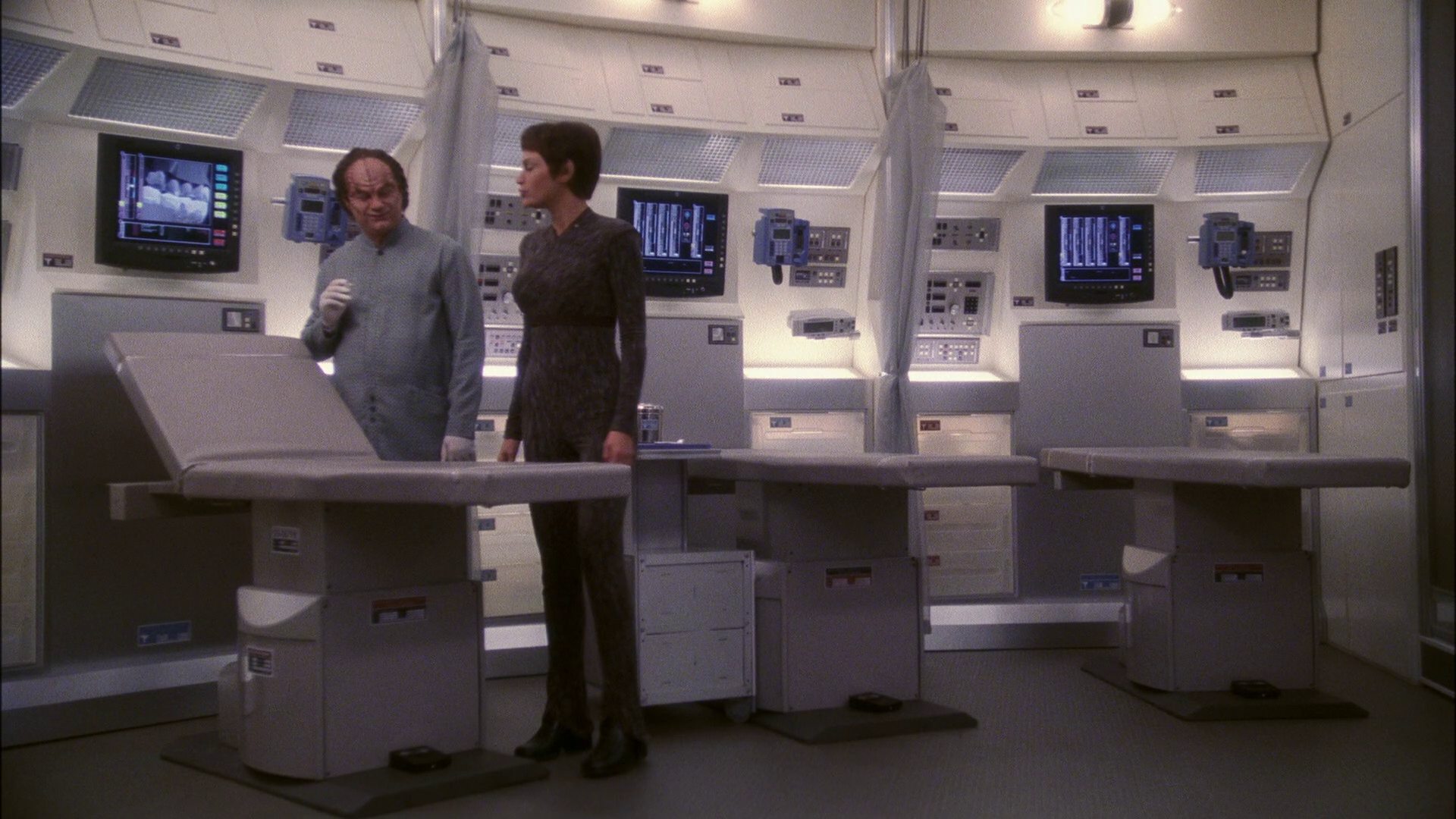 extant_StarTrek_ENT_1x13-DearDoctor_1850.jpg