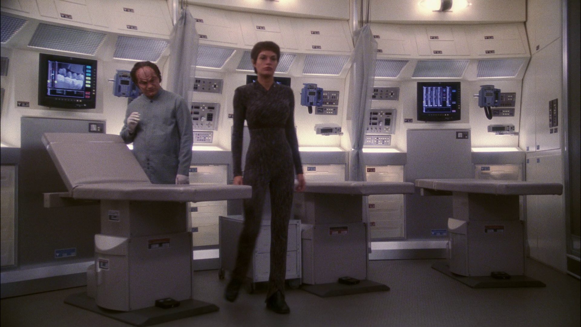extant_StarTrek_ENT_1x13-DearDoctor_1851.jpg