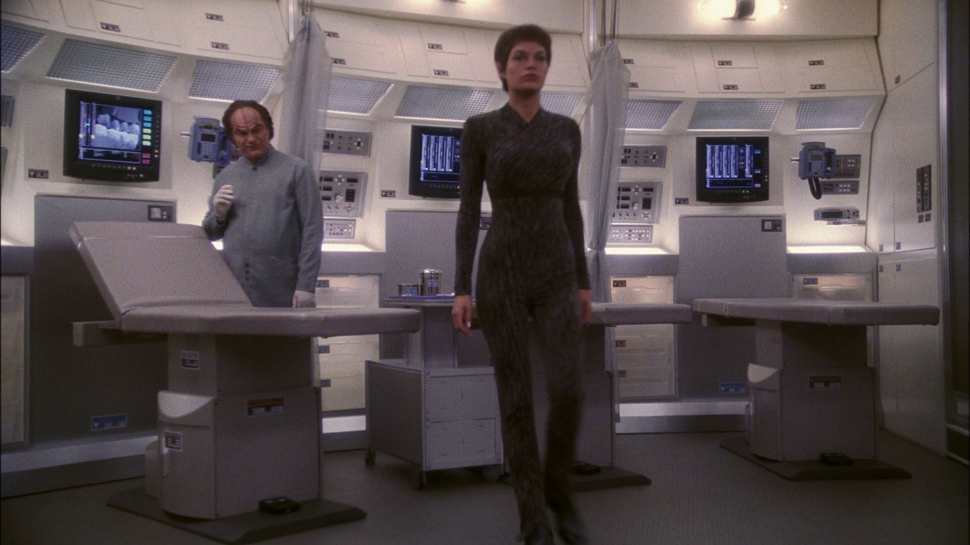 extant_StarTrek_ENT_1x13-DearDoctor_1852.jpg
