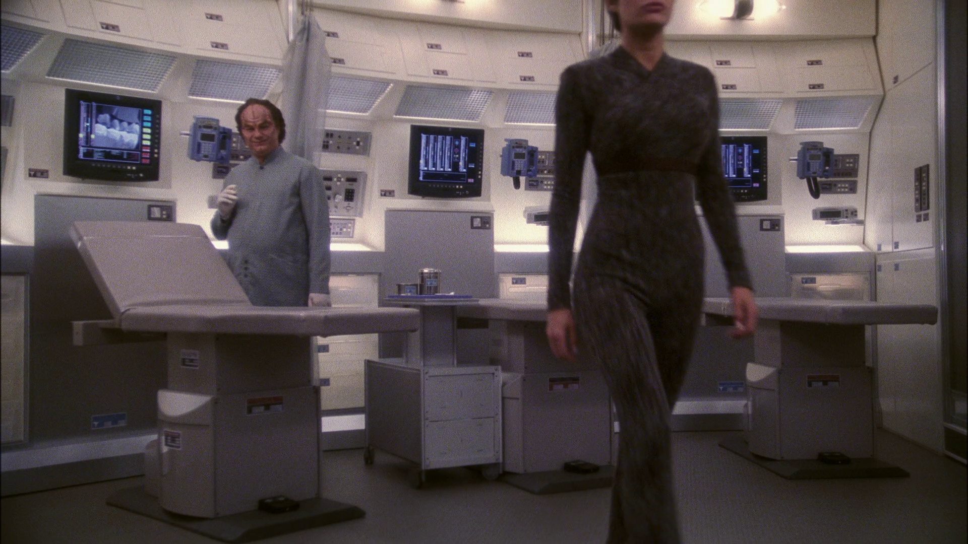 extant_StarTrek_ENT_1x13-DearDoctor_1853.jpg