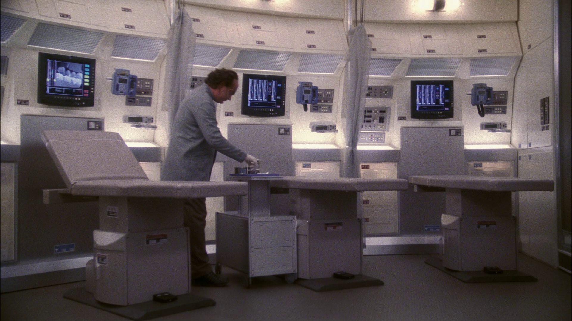 extant_StarTrek_ENT_1x13-DearDoctor_1857.jpg