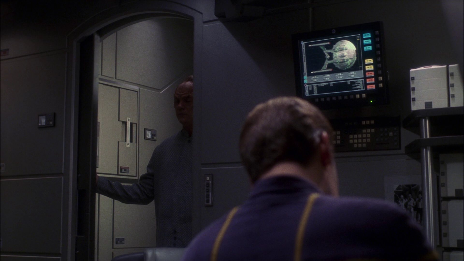 extant_StarTrek_ENT_1x13-DearDoctor_1864.jpg
