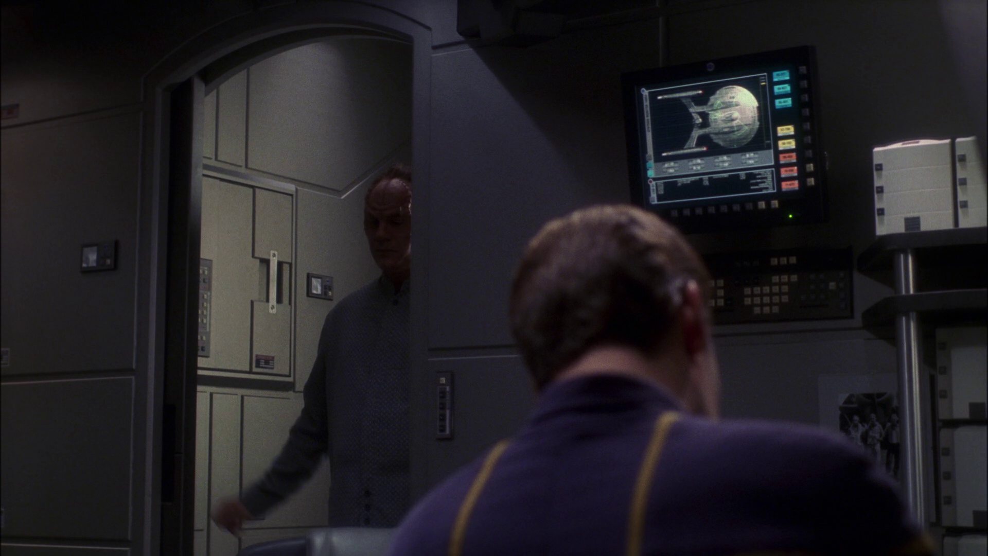 extant_StarTrek_ENT_1x13-DearDoctor_1865.jpg