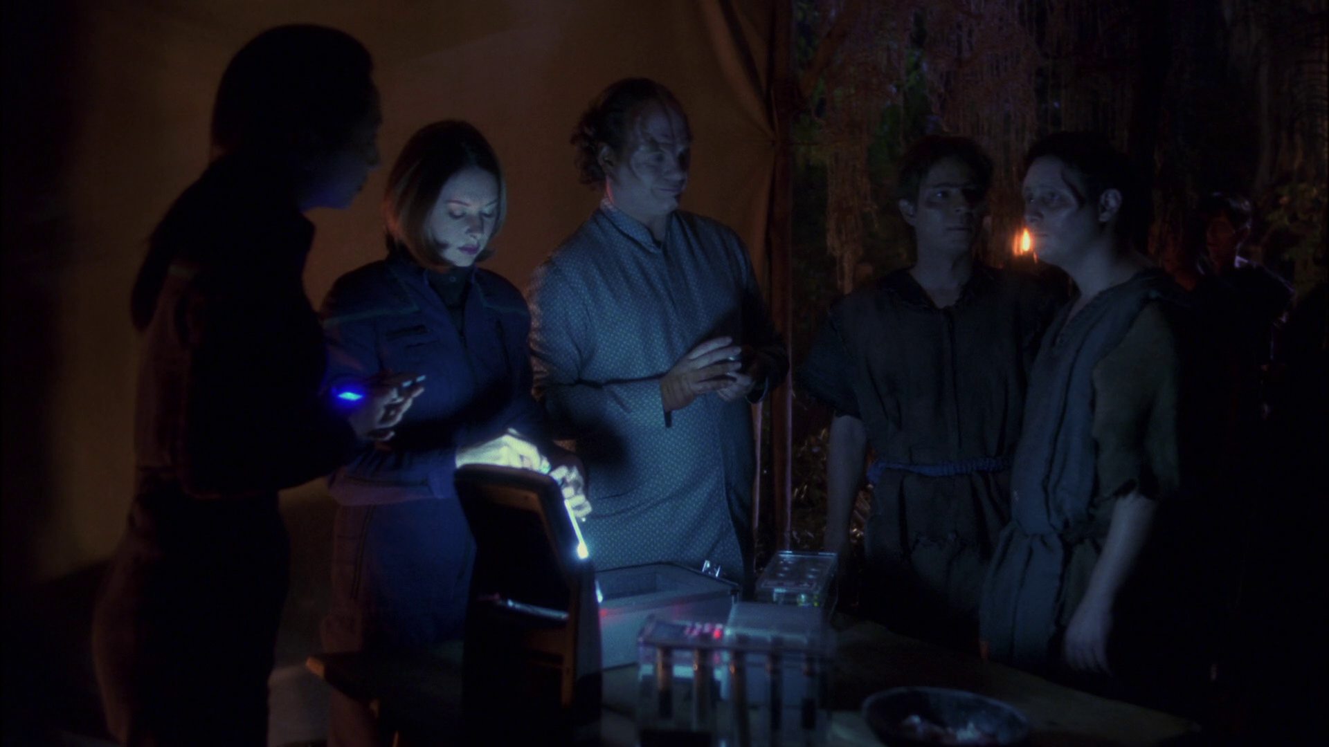 extant_StarTrek_ENT_1x13-DearDoctor_2097.jpg