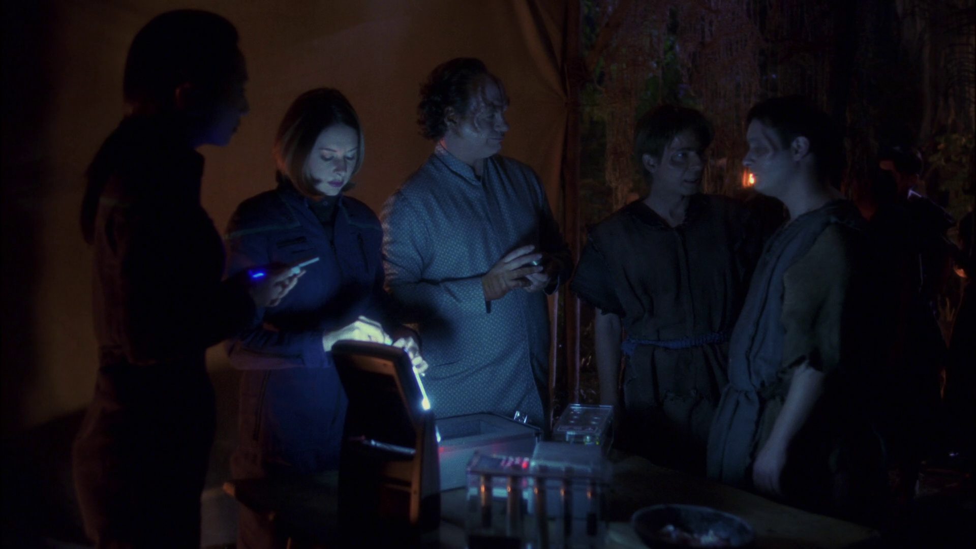 extant_StarTrek_ENT_1x13-DearDoctor_2098.jpg