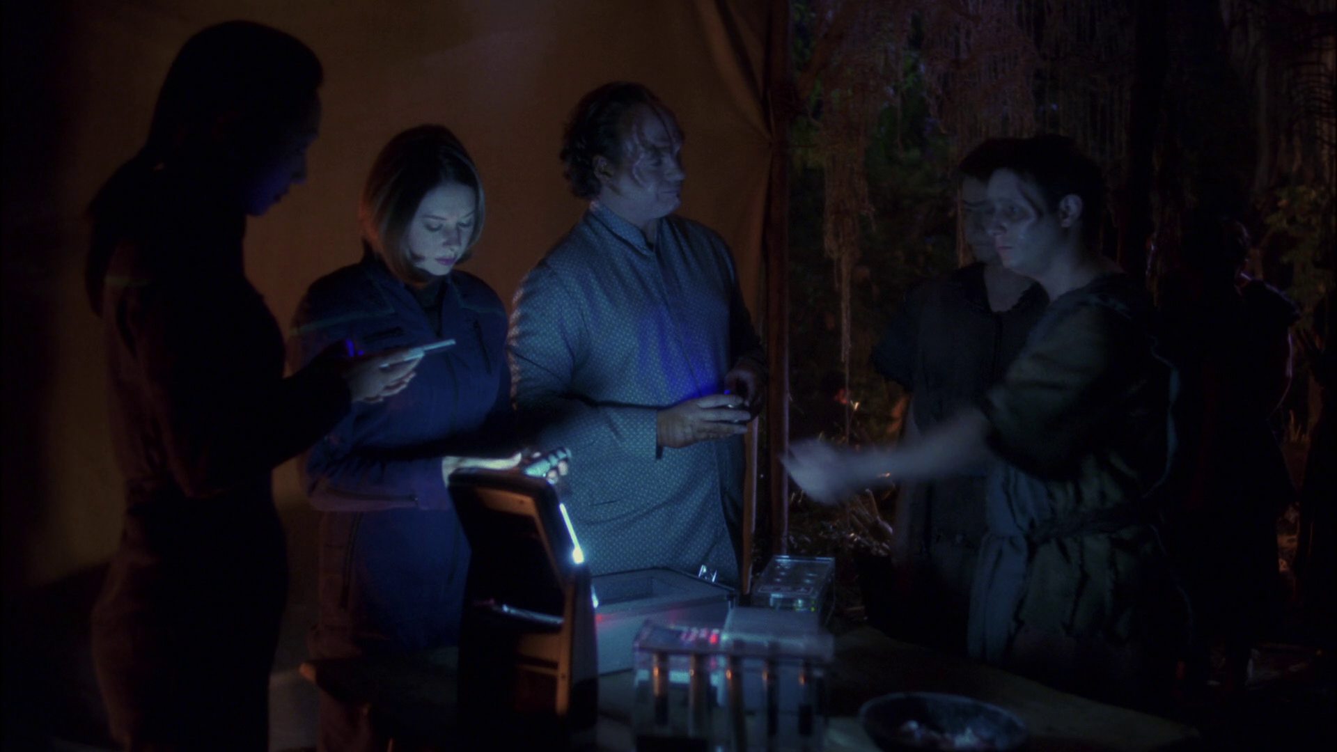 extant_StarTrek_ENT_1x13-DearDoctor_2103.jpg