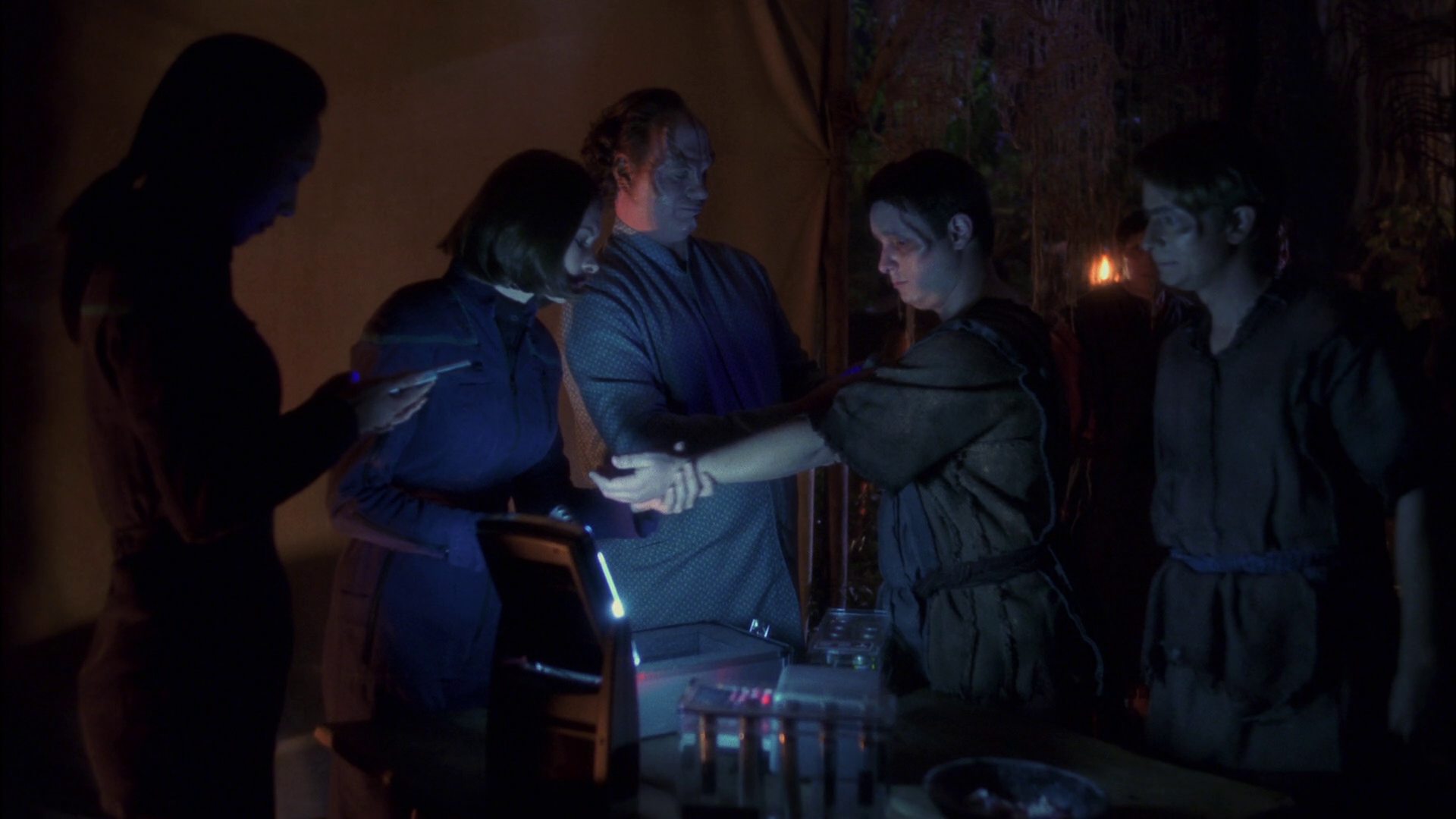 extant_StarTrek_ENT_1x13-DearDoctor_2107.jpg