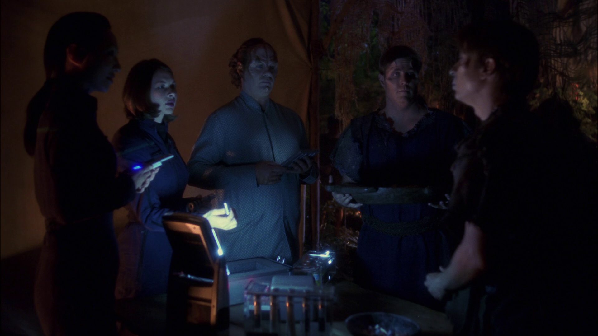 extant_StarTrek_ENT_1x13-DearDoctor_2186.jpg