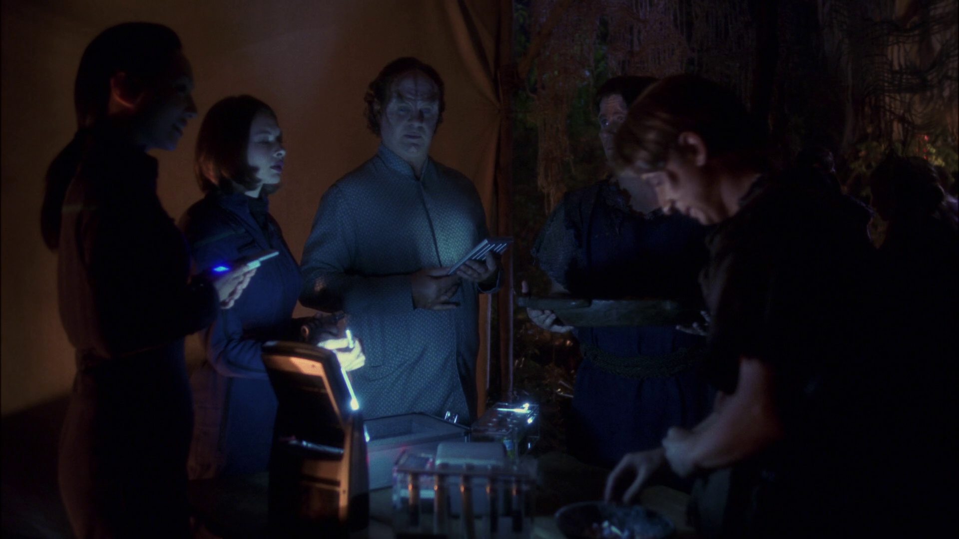 extant_StarTrek_ENT_1x13-DearDoctor_2188.jpg