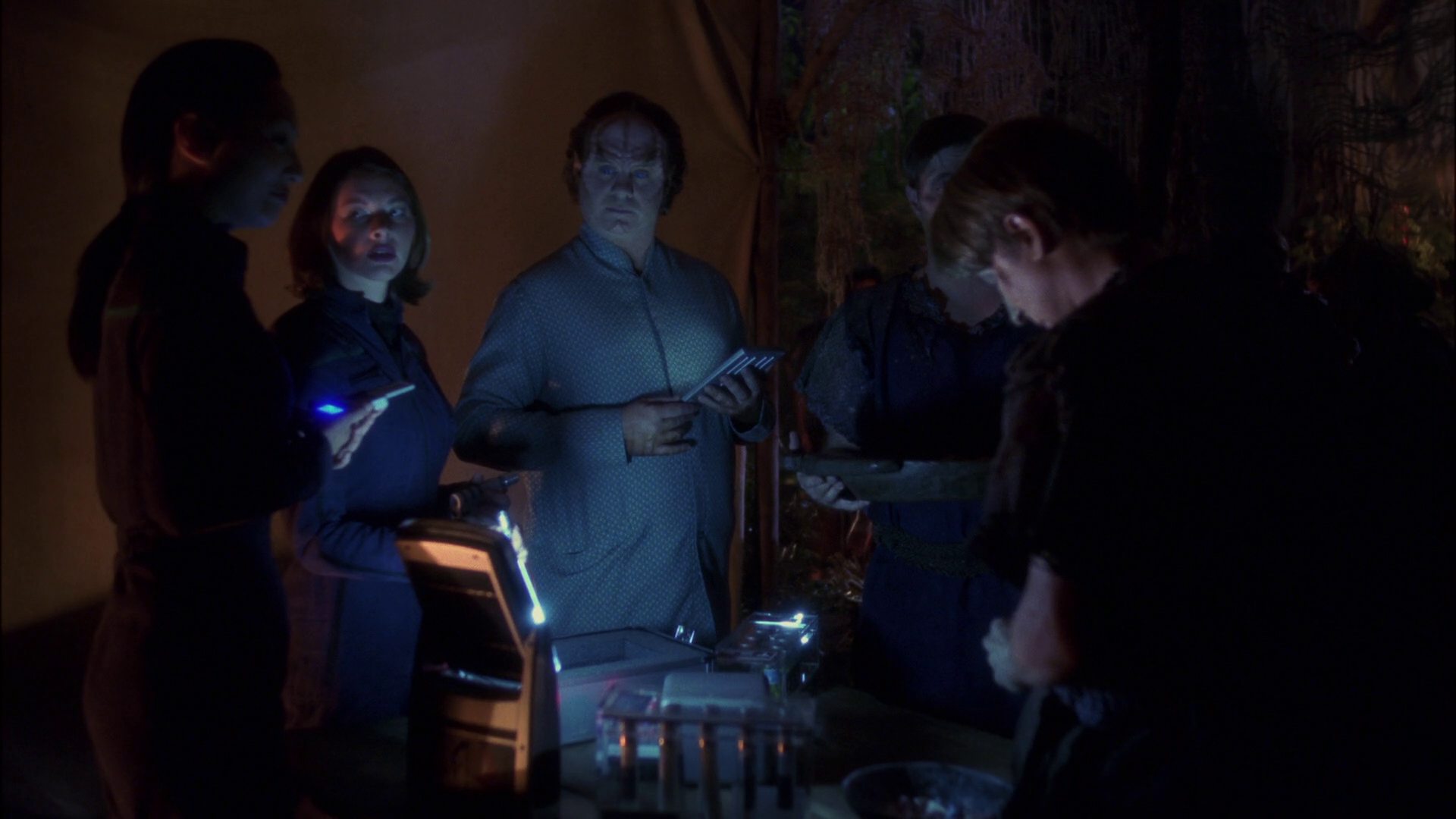 extant_StarTrek_ENT_1x13-DearDoctor_2191.jpg