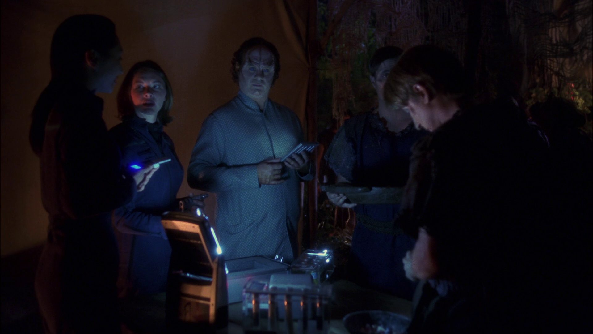 extant_StarTrek_ENT_1x13-DearDoctor_2192.jpg