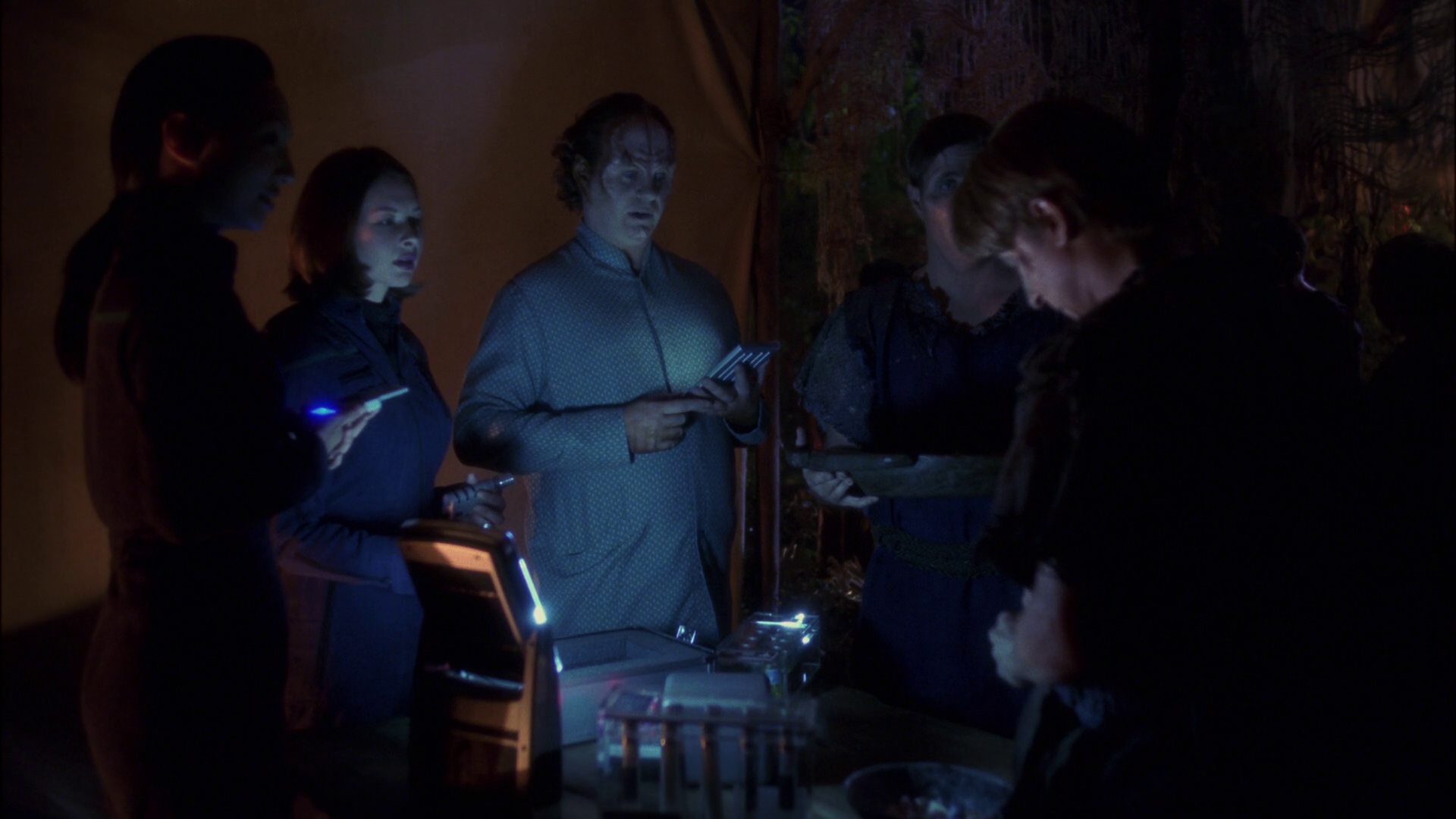 extant_StarTrek_ENT_1x13-DearDoctor_2194.jpg