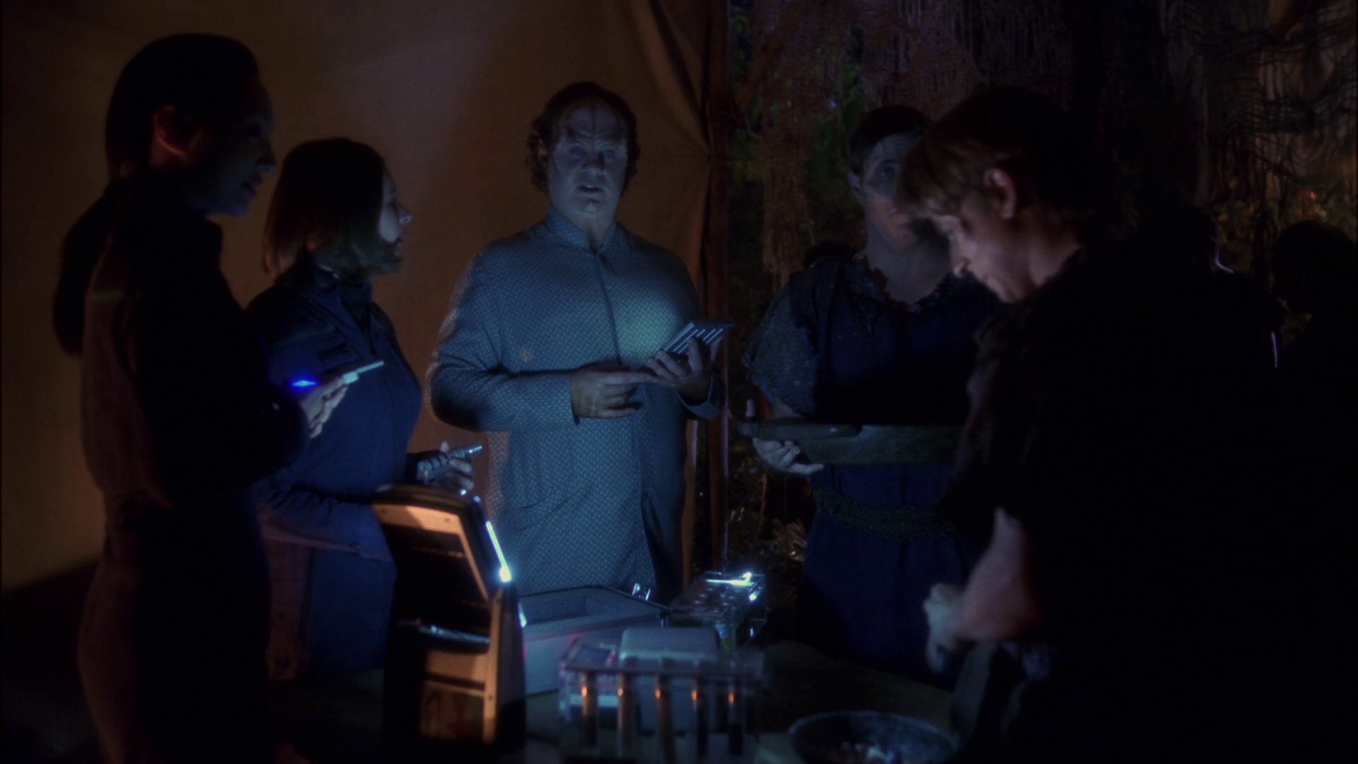 extant_StarTrek_ENT_1x13-DearDoctor_2195.jpg