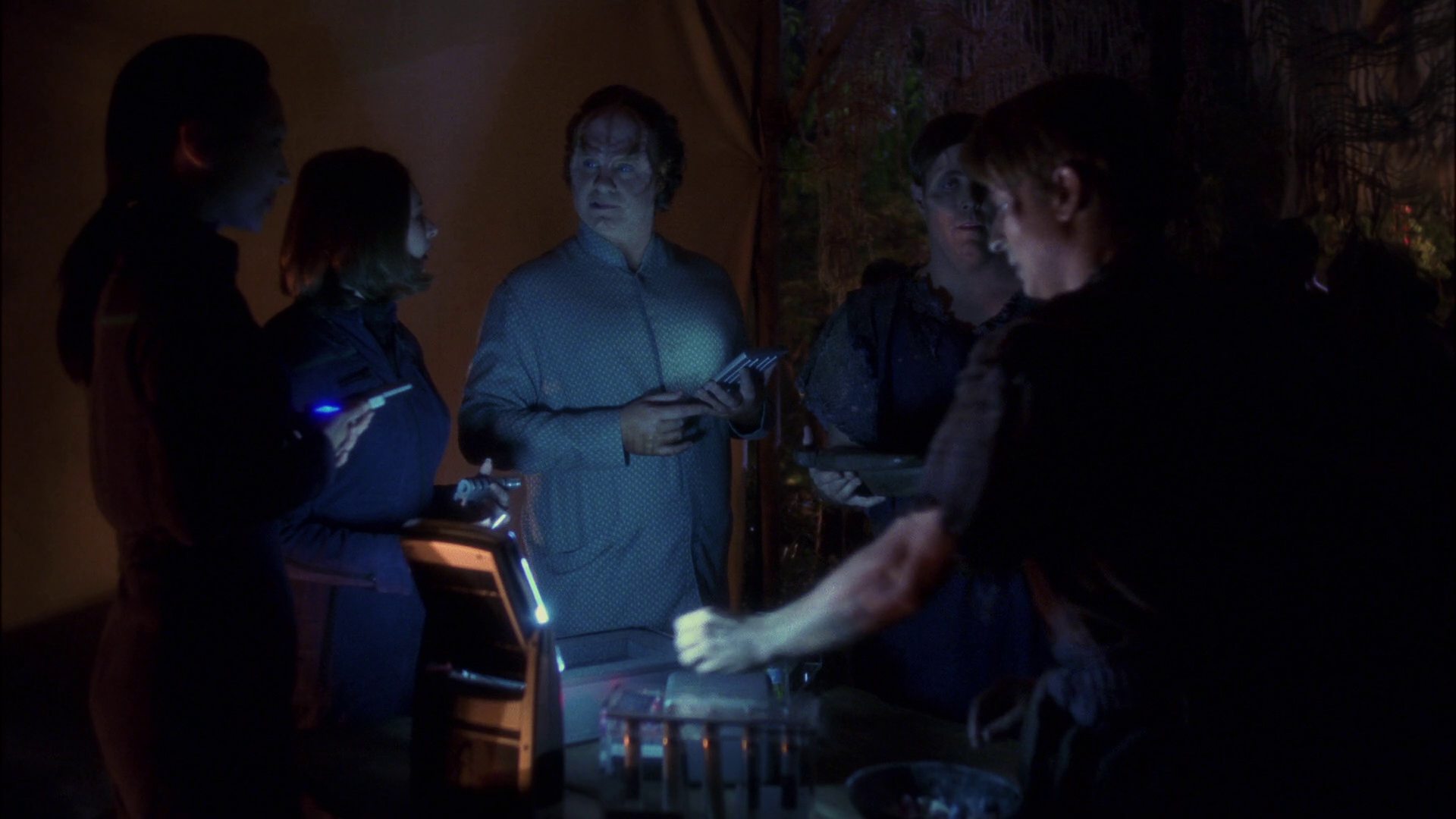 extant_StarTrek_ENT_1x13-DearDoctor_2196.jpg