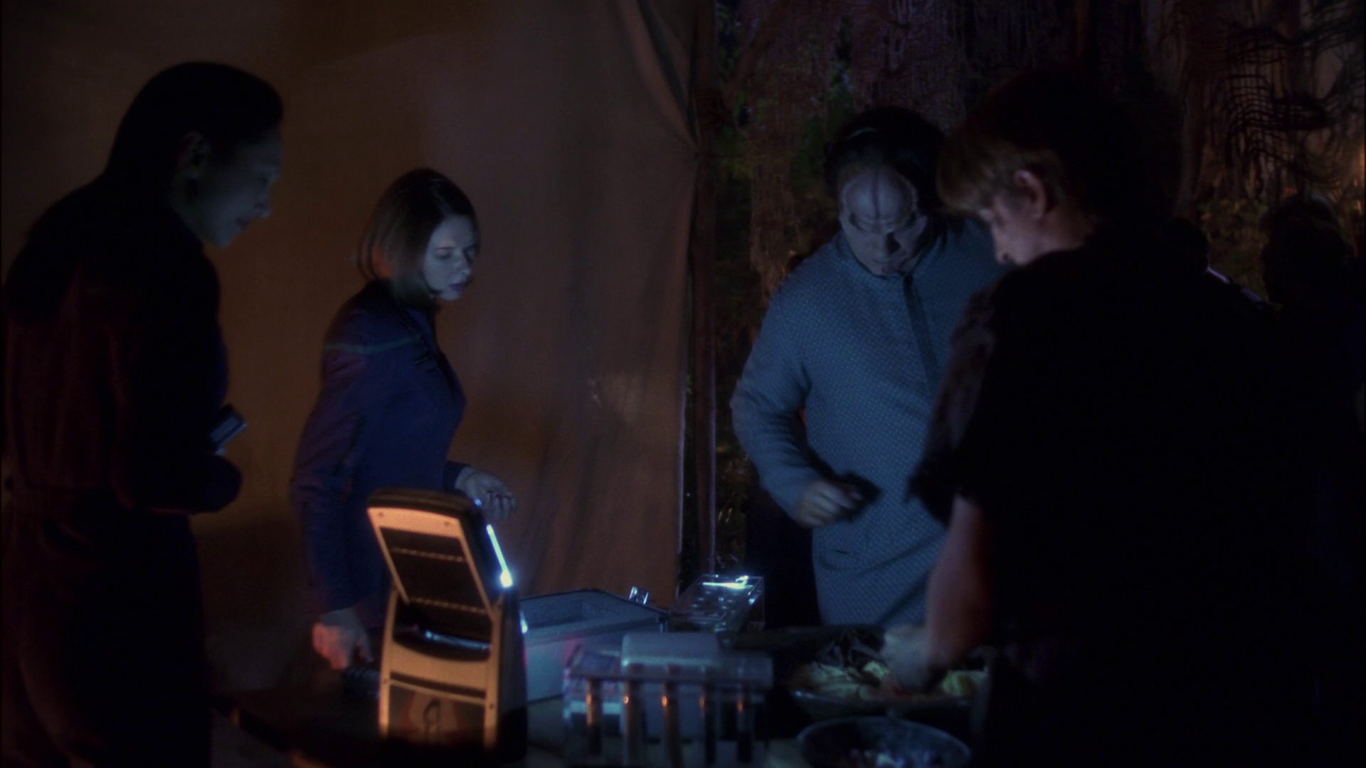 extant_StarTrek_ENT_1x13-DearDoctor_2212.jpg