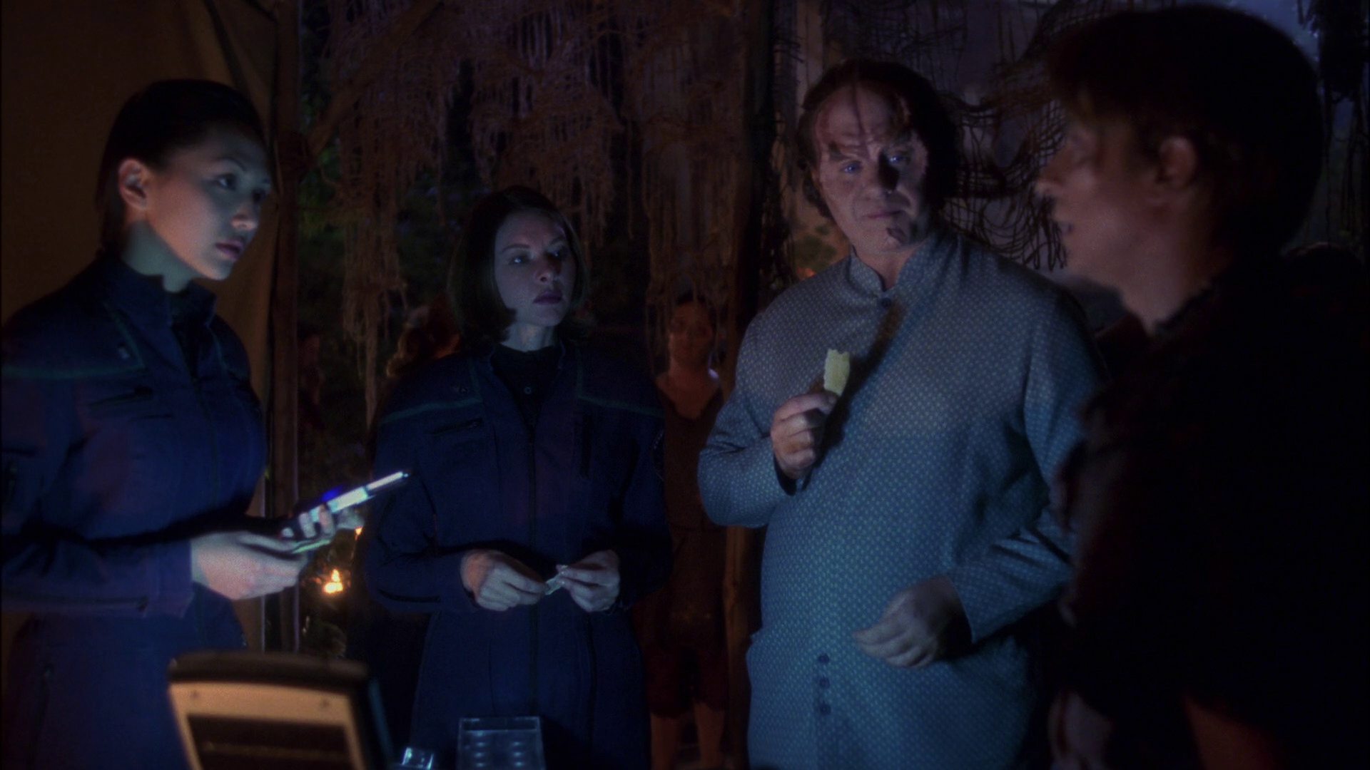 extant_StarTrek_ENT_1x13-DearDoctor_2237.jpg