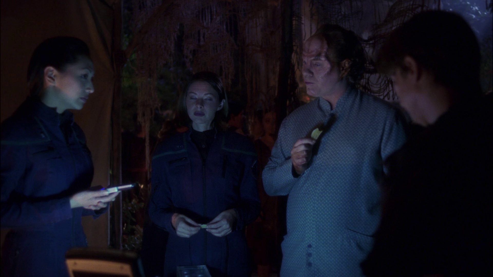 extant_StarTrek_ENT_1x13-DearDoctor_2275.jpg