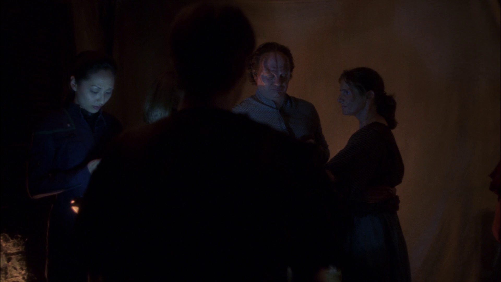 extant_StarTrek_ENT_1x13-DearDoctor_2294.jpg
