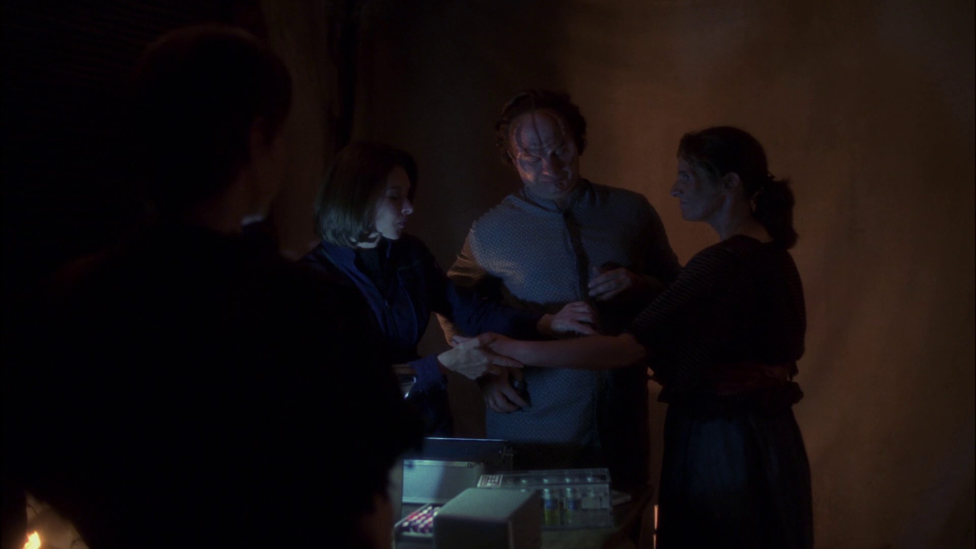 extant_StarTrek_ENT_1x13-DearDoctor_2297.jpg