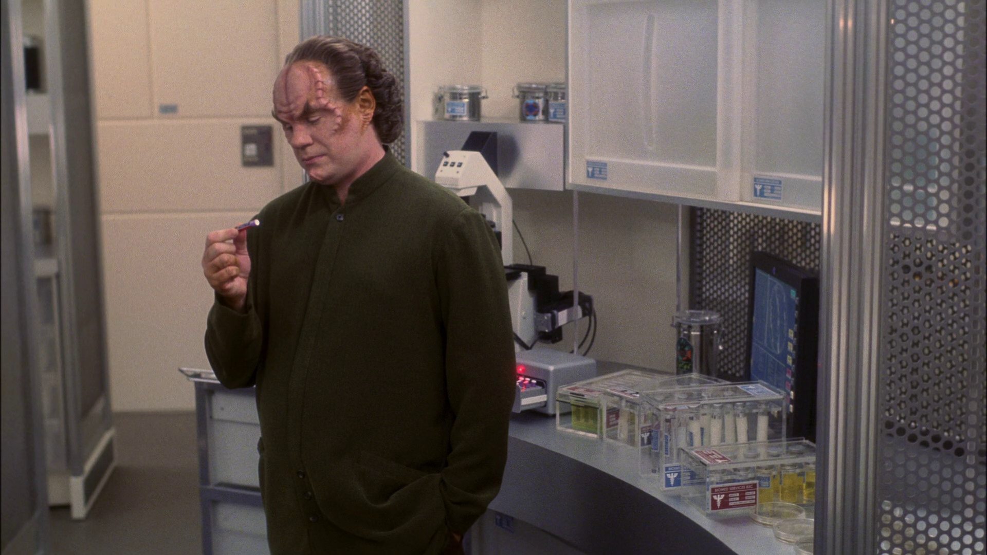 extant_StarTrek_ENT_1x13-DearDoctor_3281.jpg