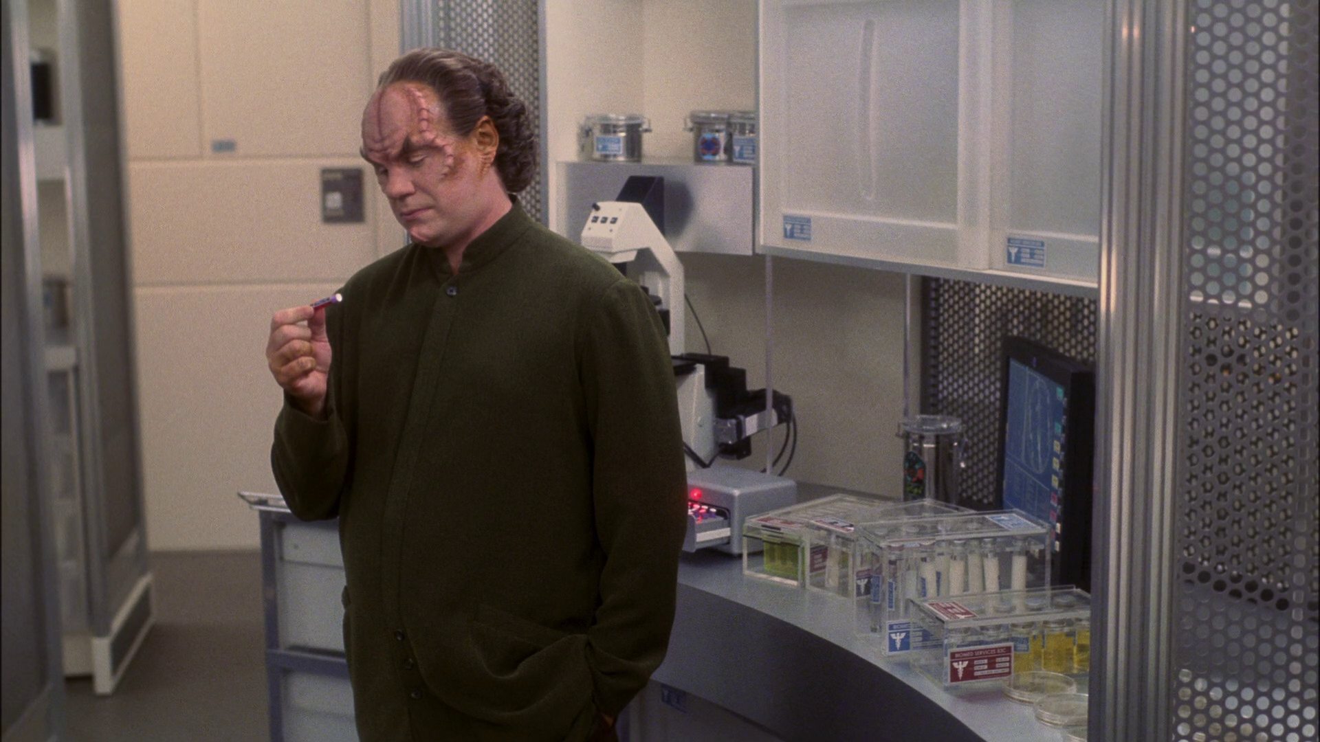 extant_StarTrek_ENT_1x13-DearDoctor_3282.jpg