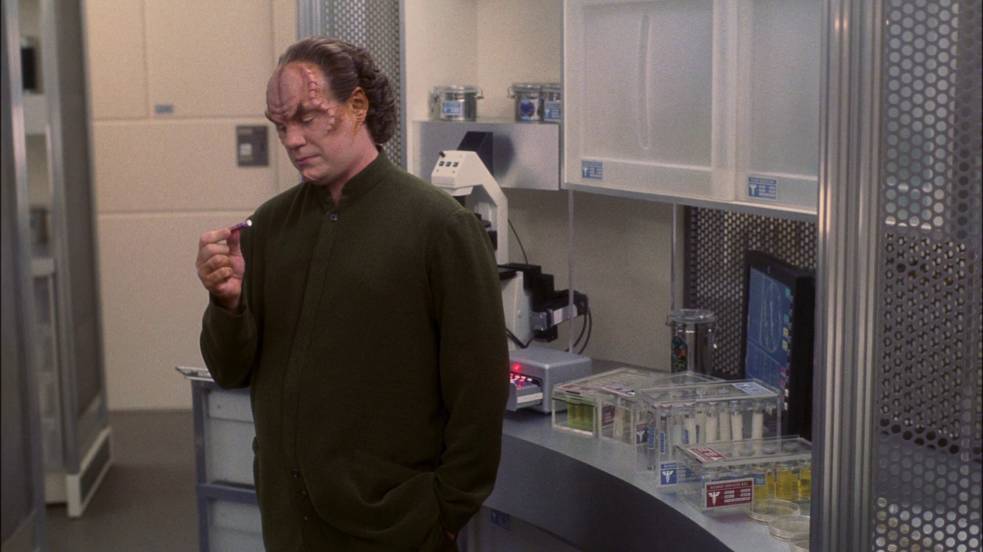 extant_StarTrek_ENT_1x13-DearDoctor_3283.jpg