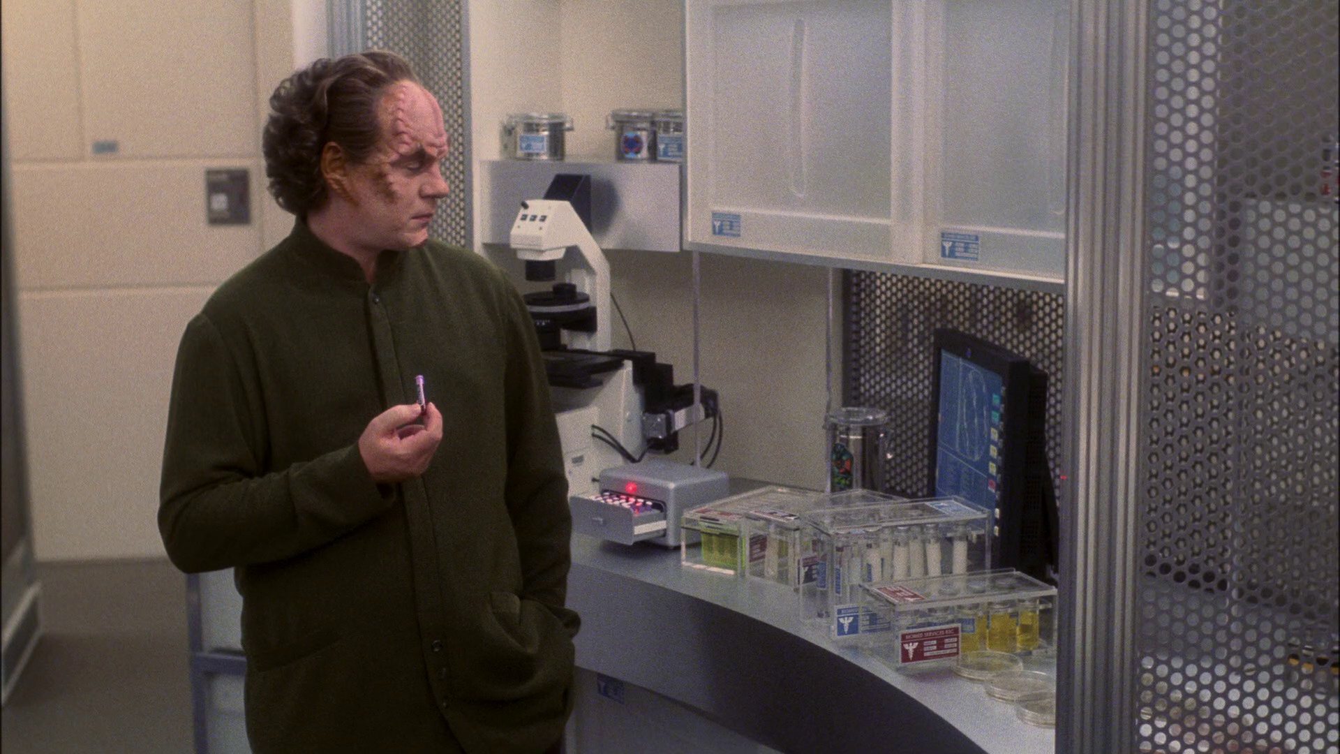 extant_StarTrek_ENT_1x13-DearDoctor_3292.jpg