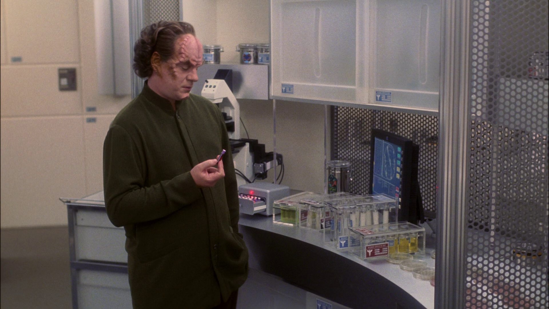 extant_StarTrek_ENT_1x13-DearDoctor_3297.jpg