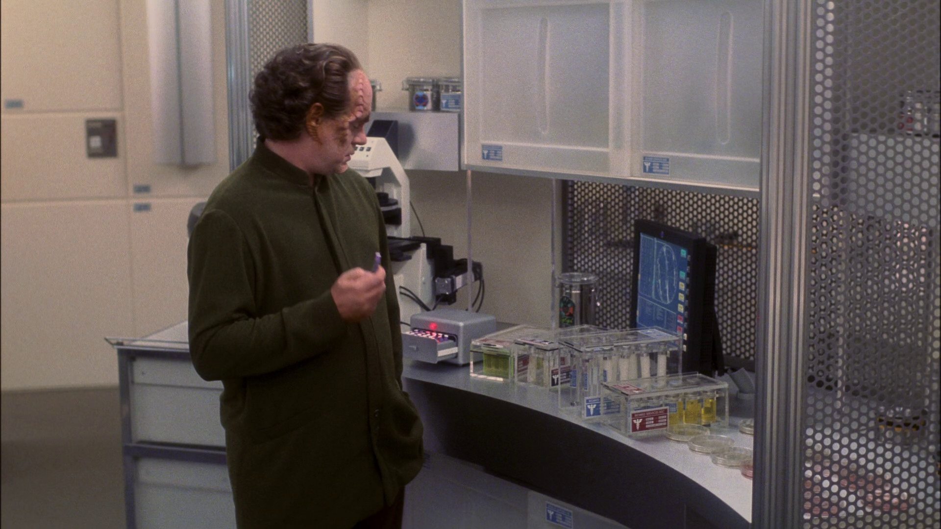 extant_StarTrek_ENT_1x13-DearDoctor_3299.jpg