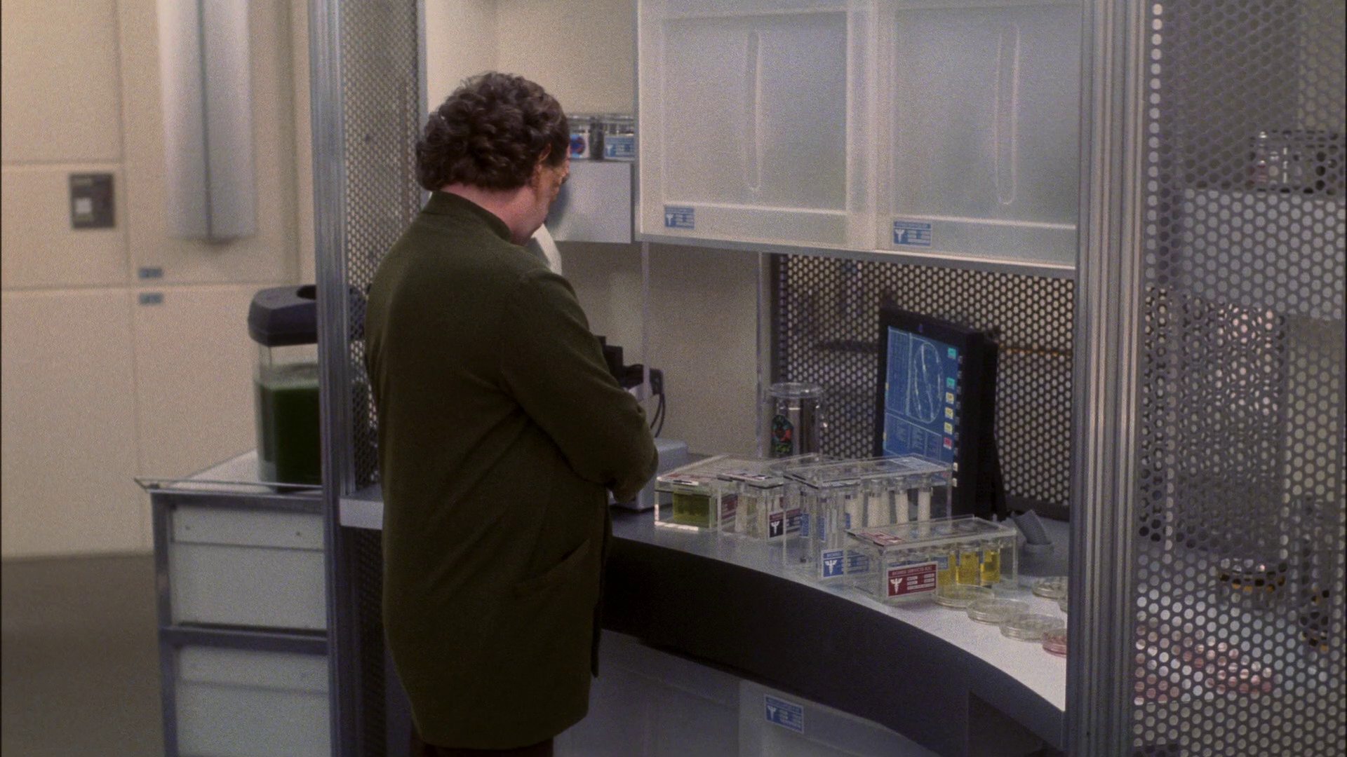 extant_StarTrek_ENT_1x13-DearDoctor_3302.jpg