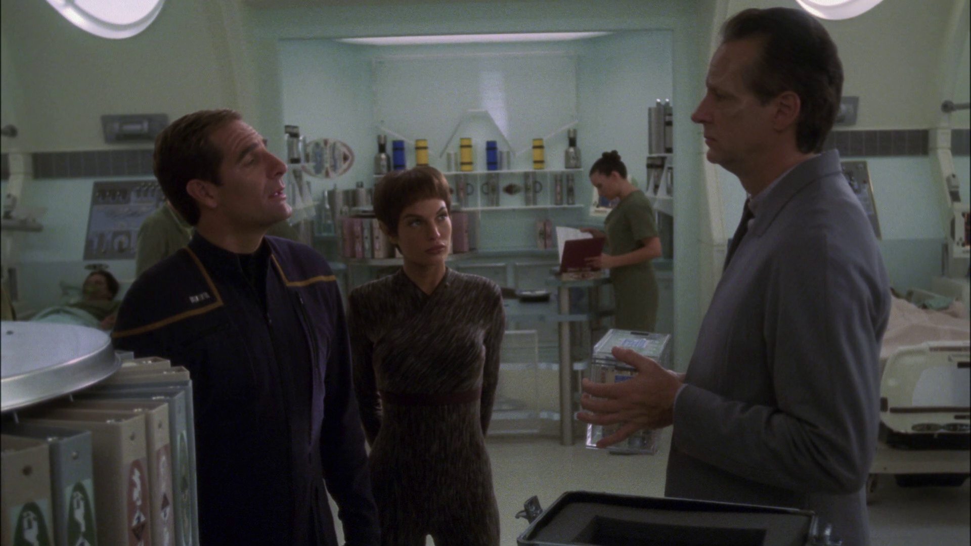 extant_StarTrek_ENT_1x13-DearDoctor_3422.jpg