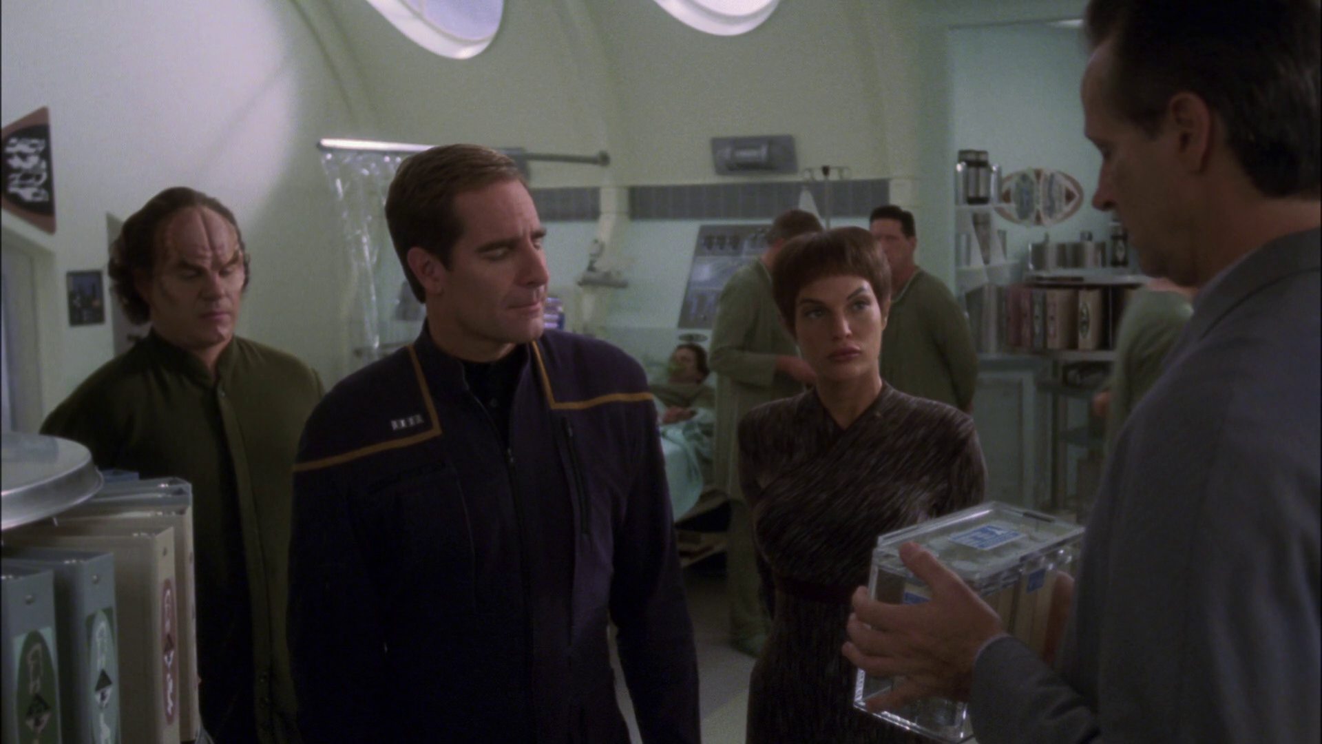 extant_StarTrek_ENT_1x13-DearDoctor_3432.jpg