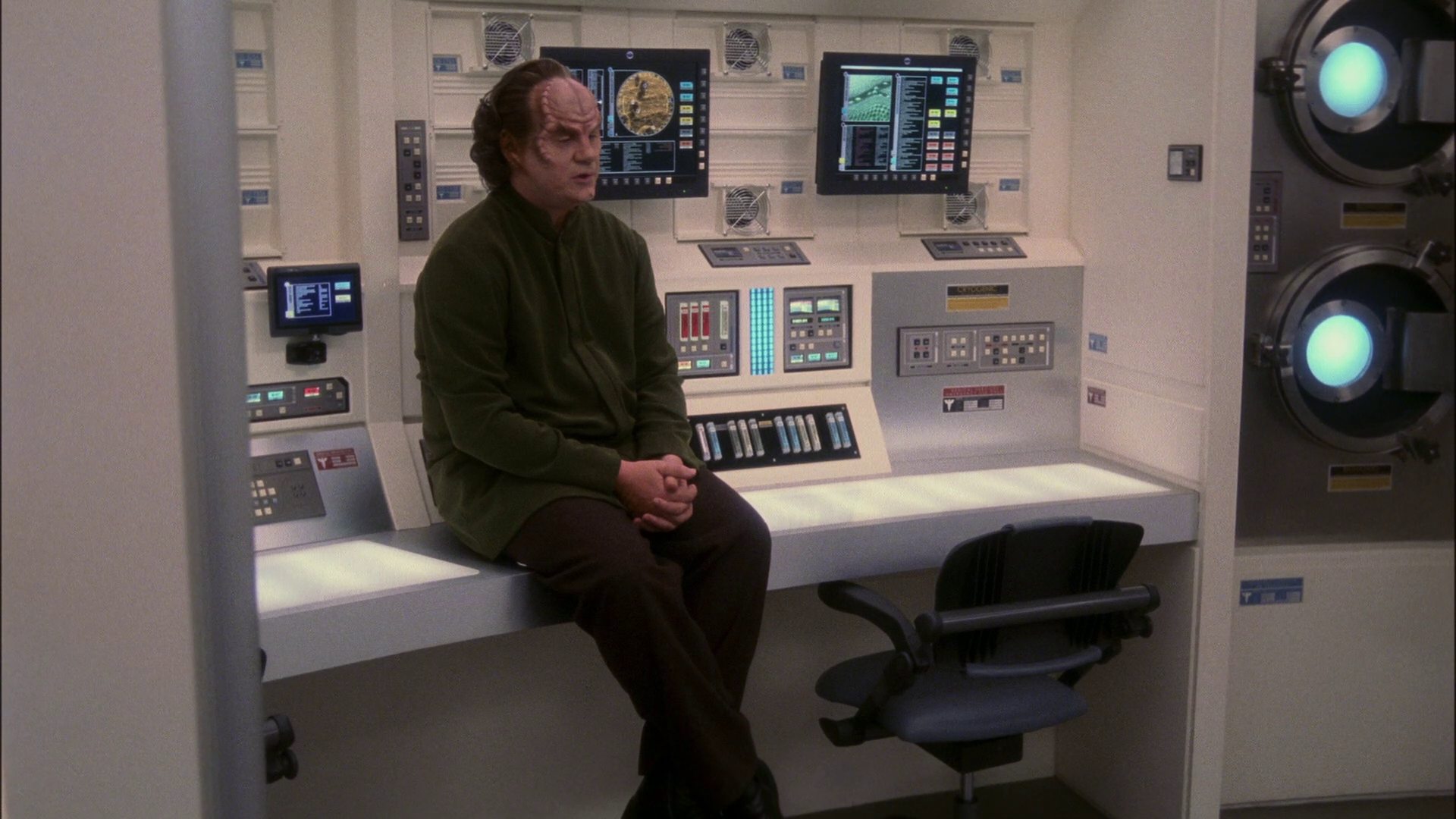 extant_StarTrek_ENT_1x13-DearDoctor_3516.jpg