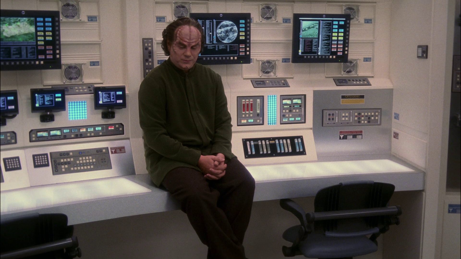 extant_StarTrek_ENT_1x13-DearDoctor_3521.jpg