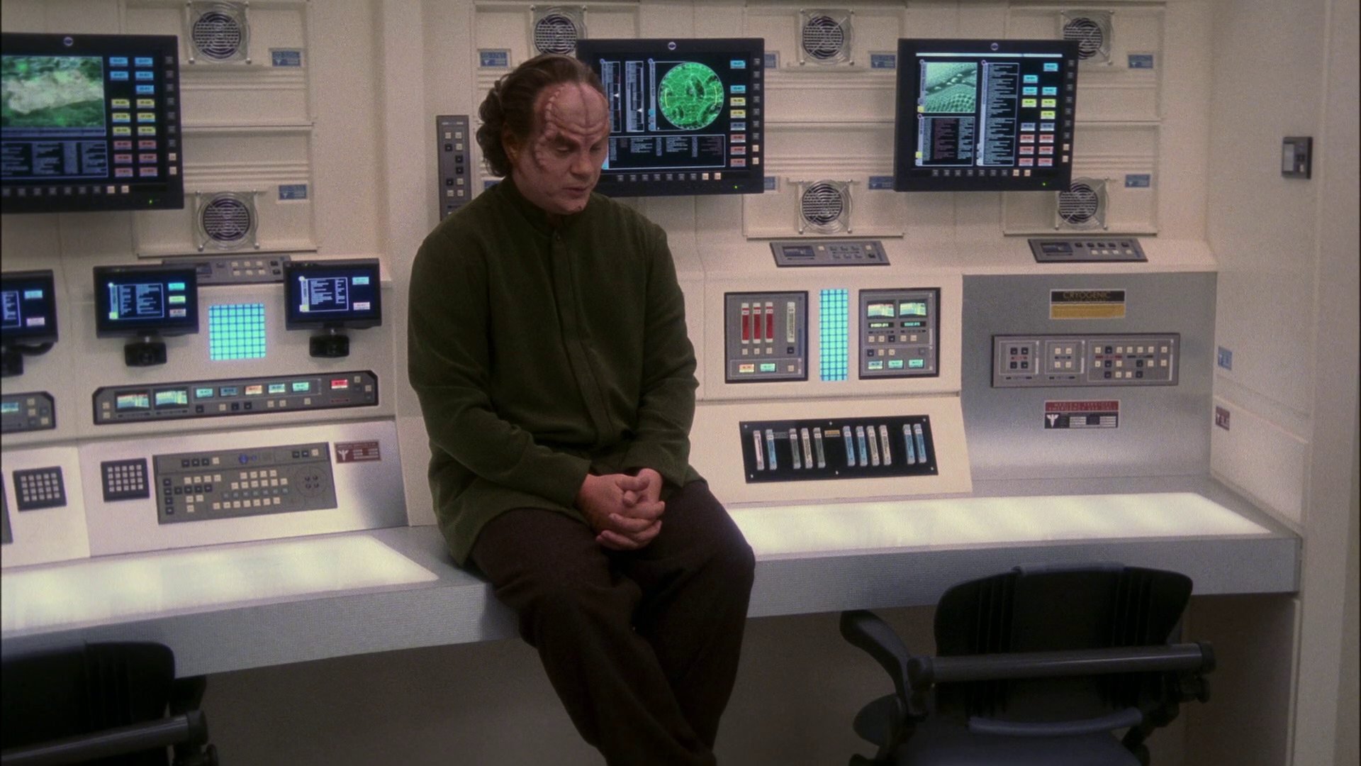 extant_StarTrek_ENT_1x13-DearDoctor_3523.jpg