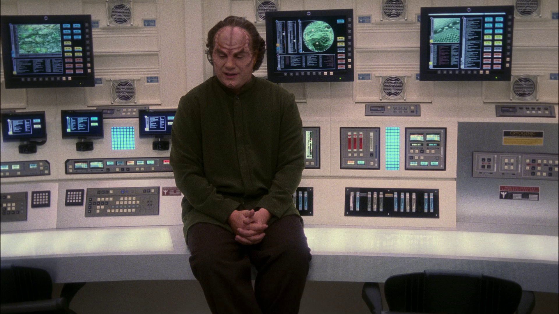 extant_StarTrek_ENT_1x13-DearDoctor_3529.jpg
