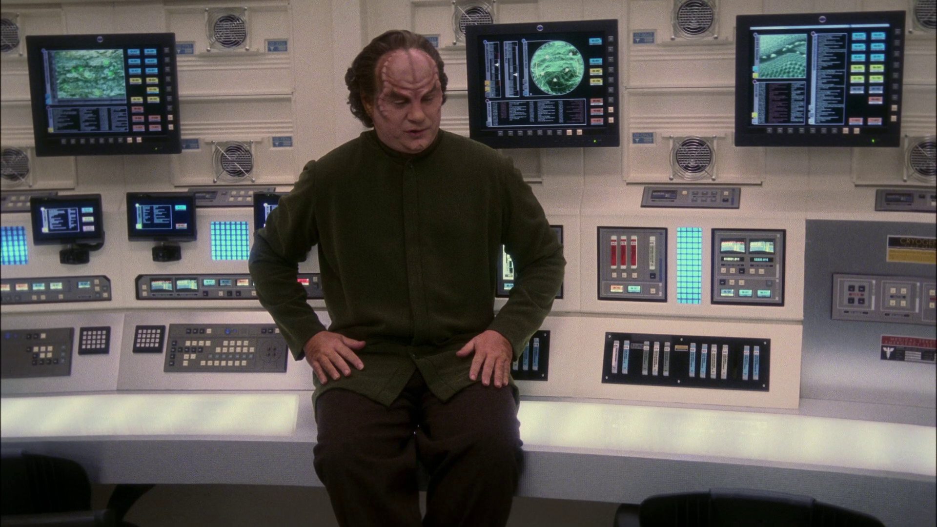 extant_StarTrek_ENT_1x13-DearDoctor_3531.jpg