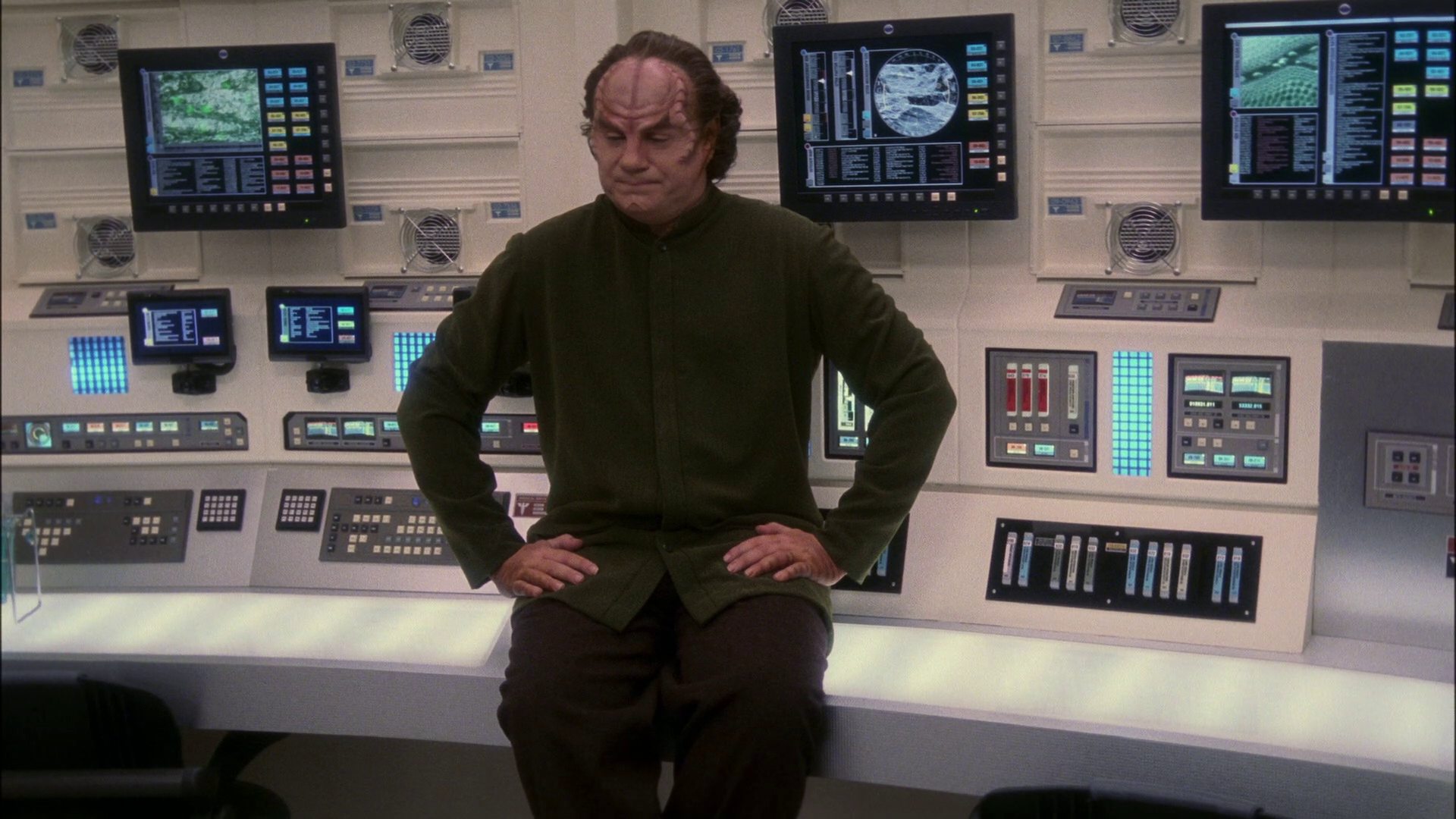 extant_StarTrek_ENT_1x13-DearDoctor_3533.jpg