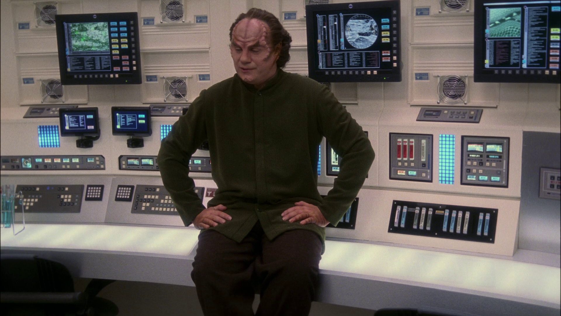 extant_StarTrek_ENT_1x13-DearDoctor_3534.jpg