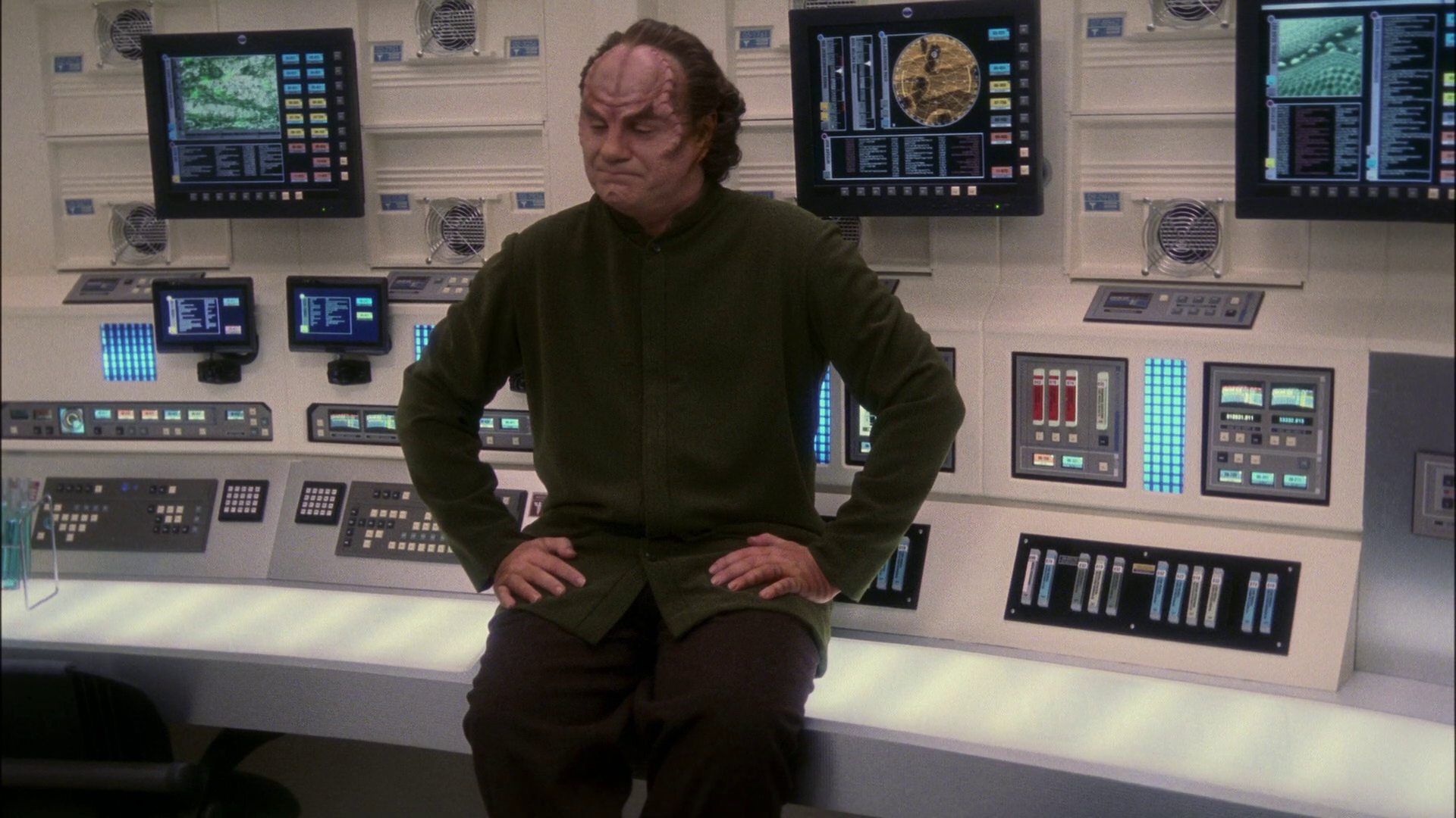 extant_StarTrek_ENT_1x13-DearDoctor_3535.jpg