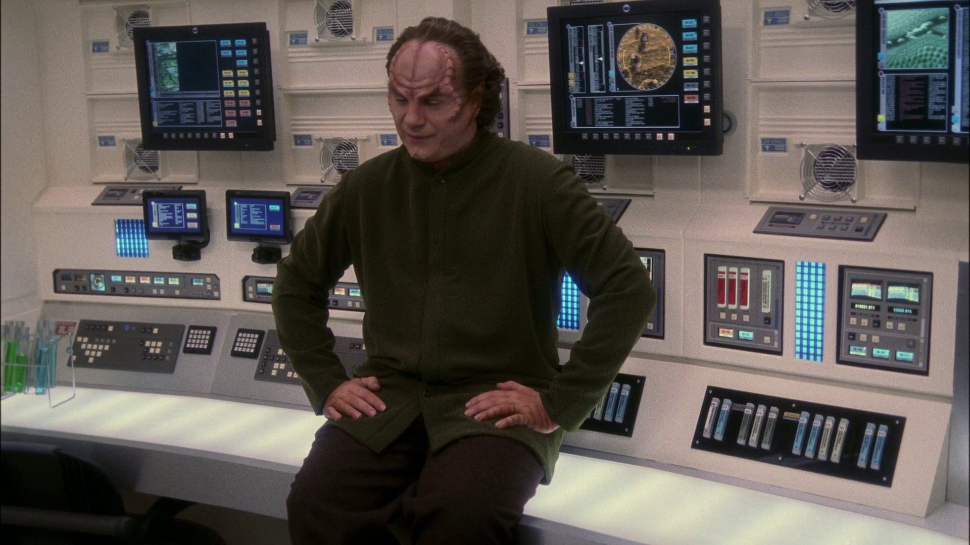 extant_StarTrek_ENT_1x13-DearDoctor_3538.jpg